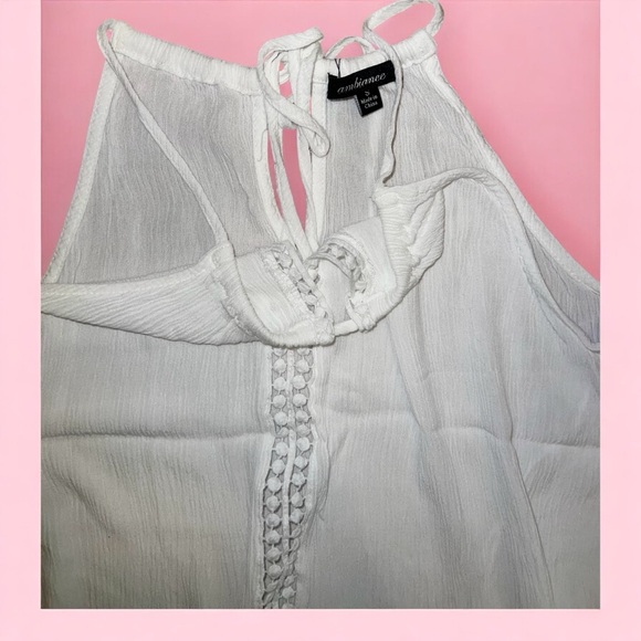 Small Women’s Shorts & Top - Picture 3 of 4